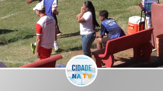 Mãe se emociona com gol de jogador do Fantasminha