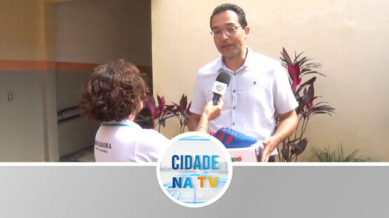 Continua a entrega de tênis para os estudantes
