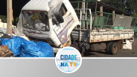 Caminhão quebrado continua trazendo Prejuízo Ambiental para Batatais SP