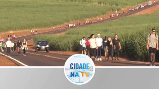Caminhada da fé de Mãe Rainha leva grande número de fiéis