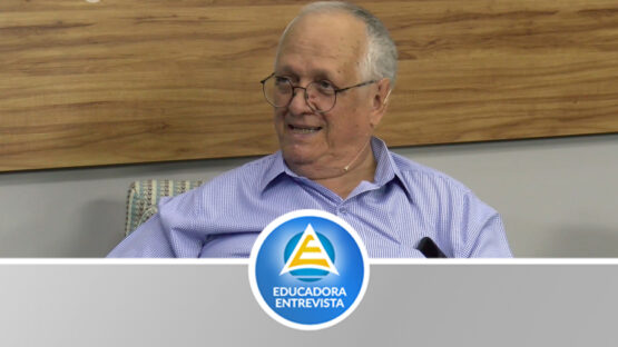 Escritor apresenta nova obra