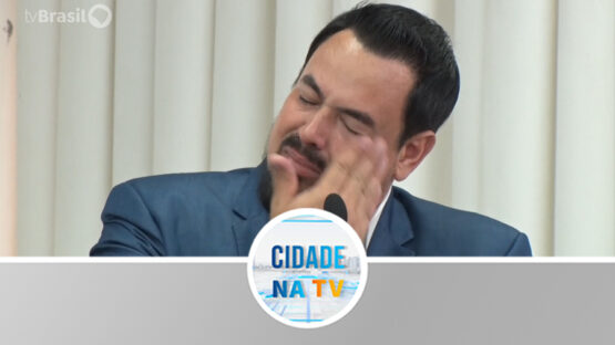 Prefeito toma posse sob forte emoção
