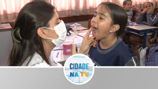 Estudantes passam por avaliação dentária
