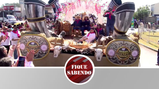 Luxo e homenagens marcaram o desfile de abertura da Festa do Leite
