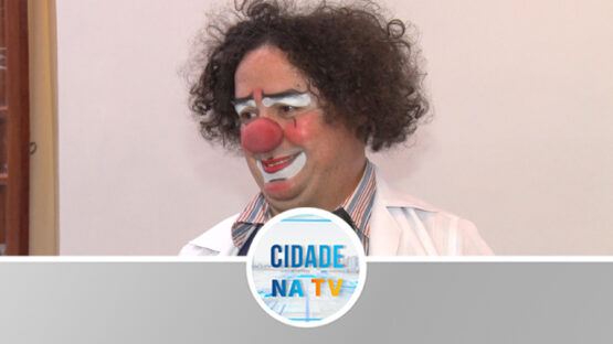 Palhaço participa da sessão da Câmara de vereadores
