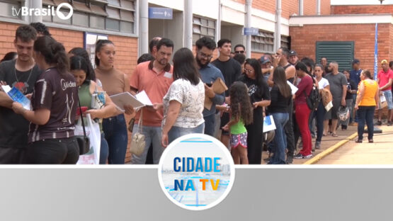 Centenas de batataenses em busca de emprego.