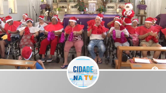 Lar de idosos em festa natalina