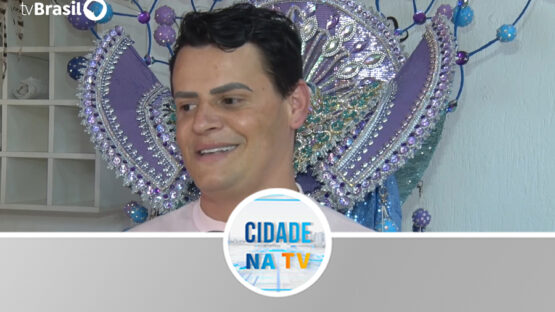 Dividido entre os carnavais de São Paulo e Batatais