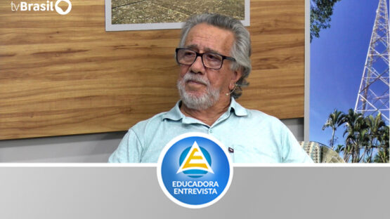 Acelo busca ajuda para lançar livro