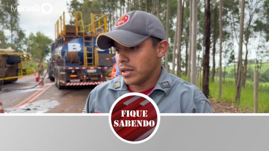 Acidente de Trânsito – Tombamento caminhão com adubo